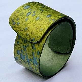 Un bijou de créateur, unique pour affirmer son style personnel, créer par un artisan d'art
